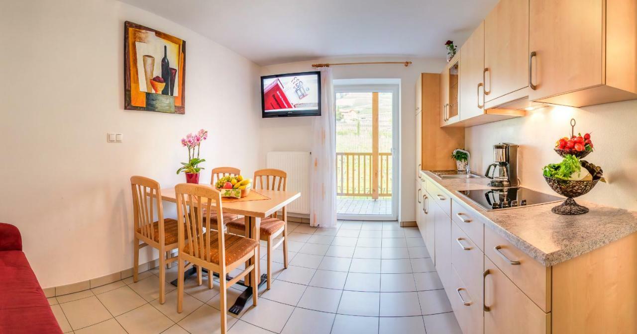 St. Urbanhof Apartment Termeno Bagian luar foto